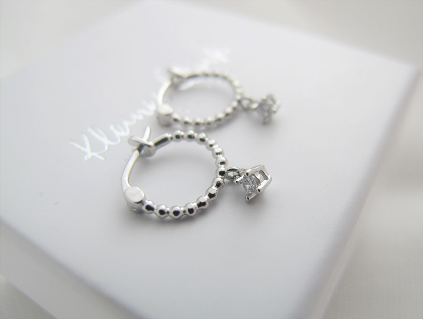 Zarte Kügelchen Creolen mit Zirkonia 925 Silber