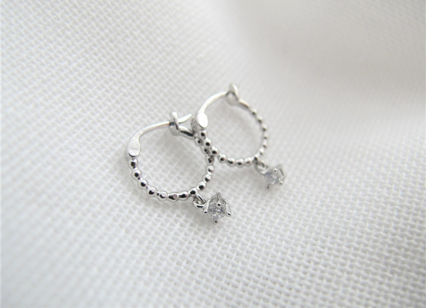 Zarte Kügelchen Creolen mit Zirkonia 925 Silber
