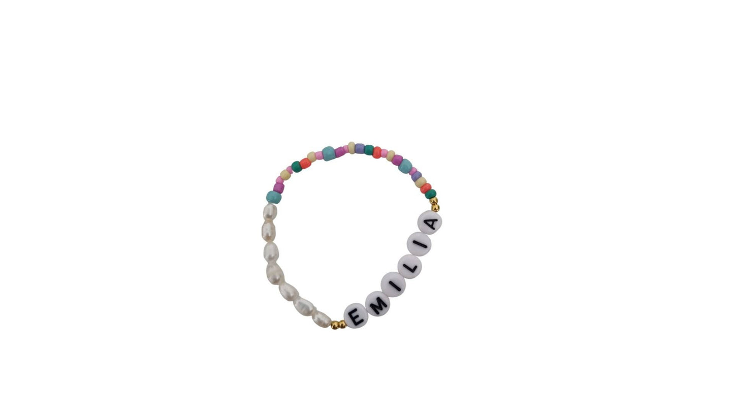 Buntes Perlenarmband mit Namen | Kinderarmband | Süßwasserperlen, Rocailles & 925 Silber